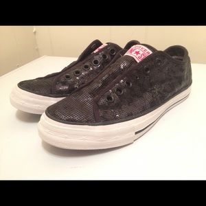 No lace, black sequin Converse: One Star